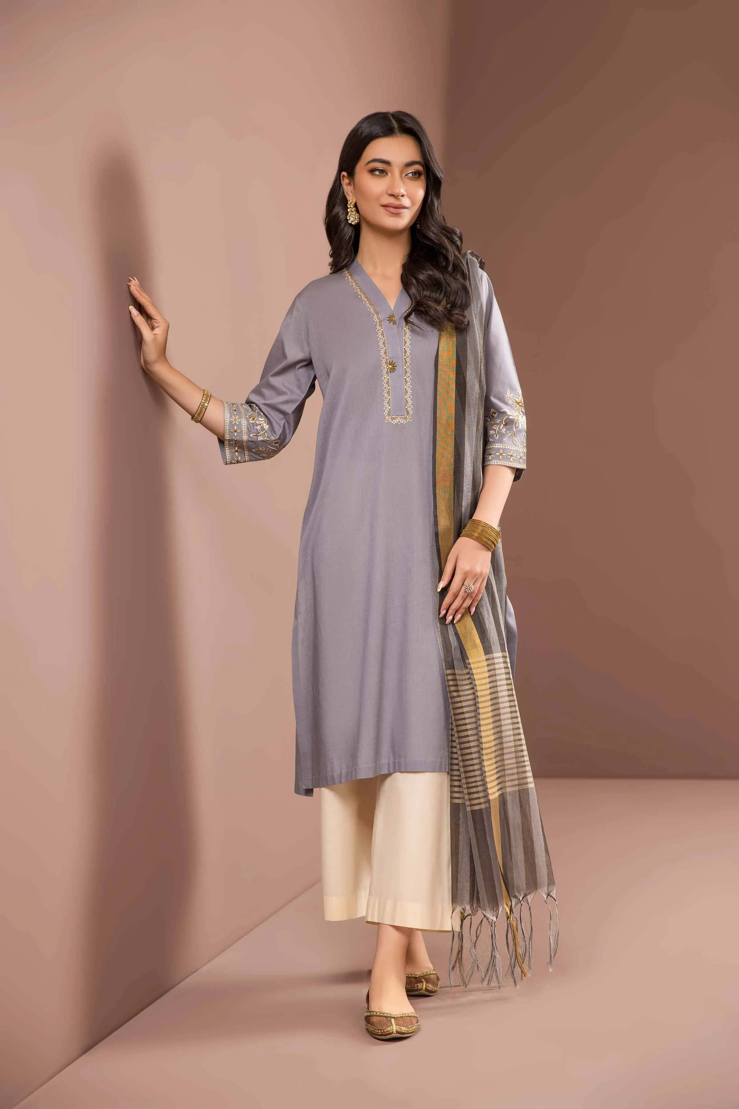 2 Piece - Embroidered Suit - PE23-161