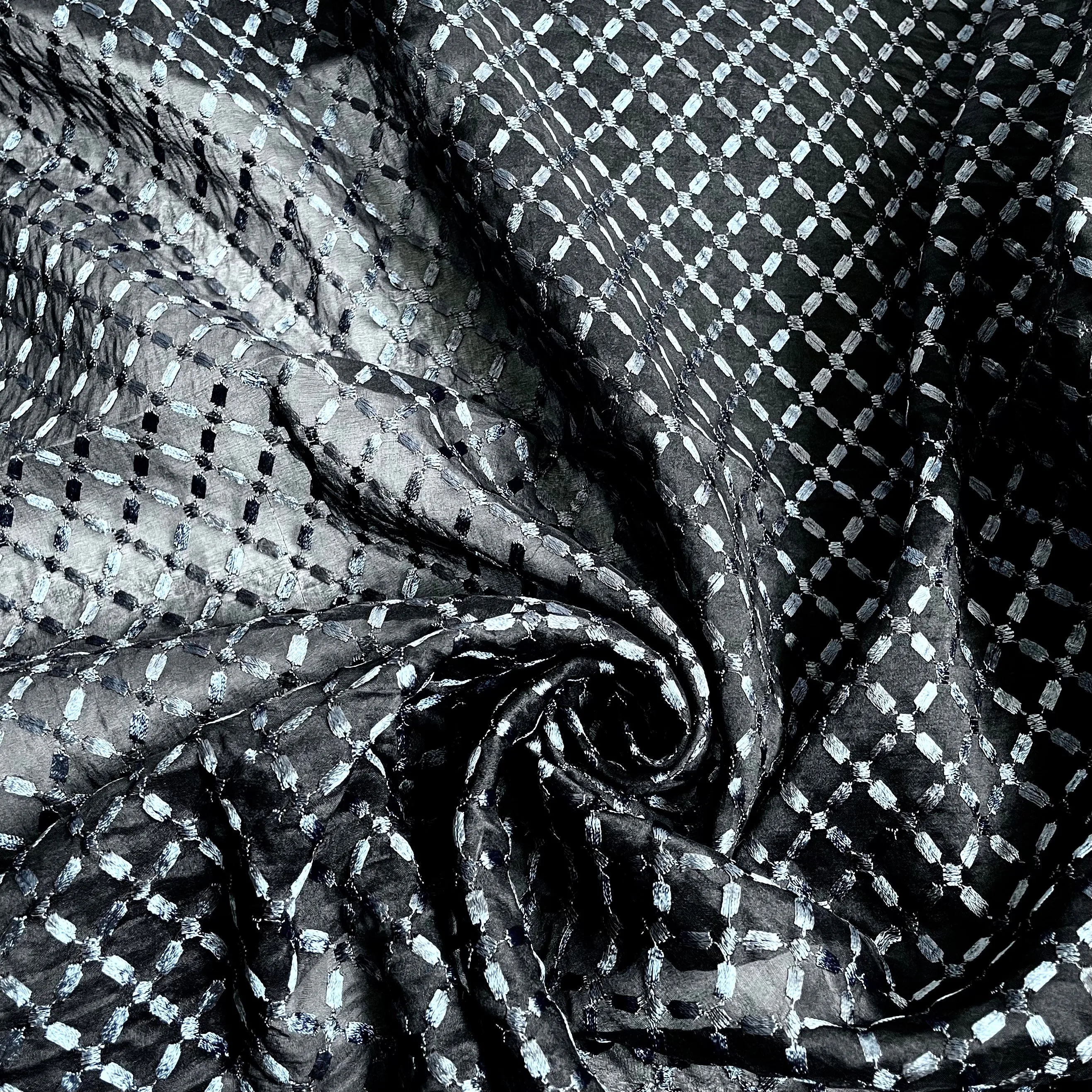 Embroidered Silk Organza - Feminetta