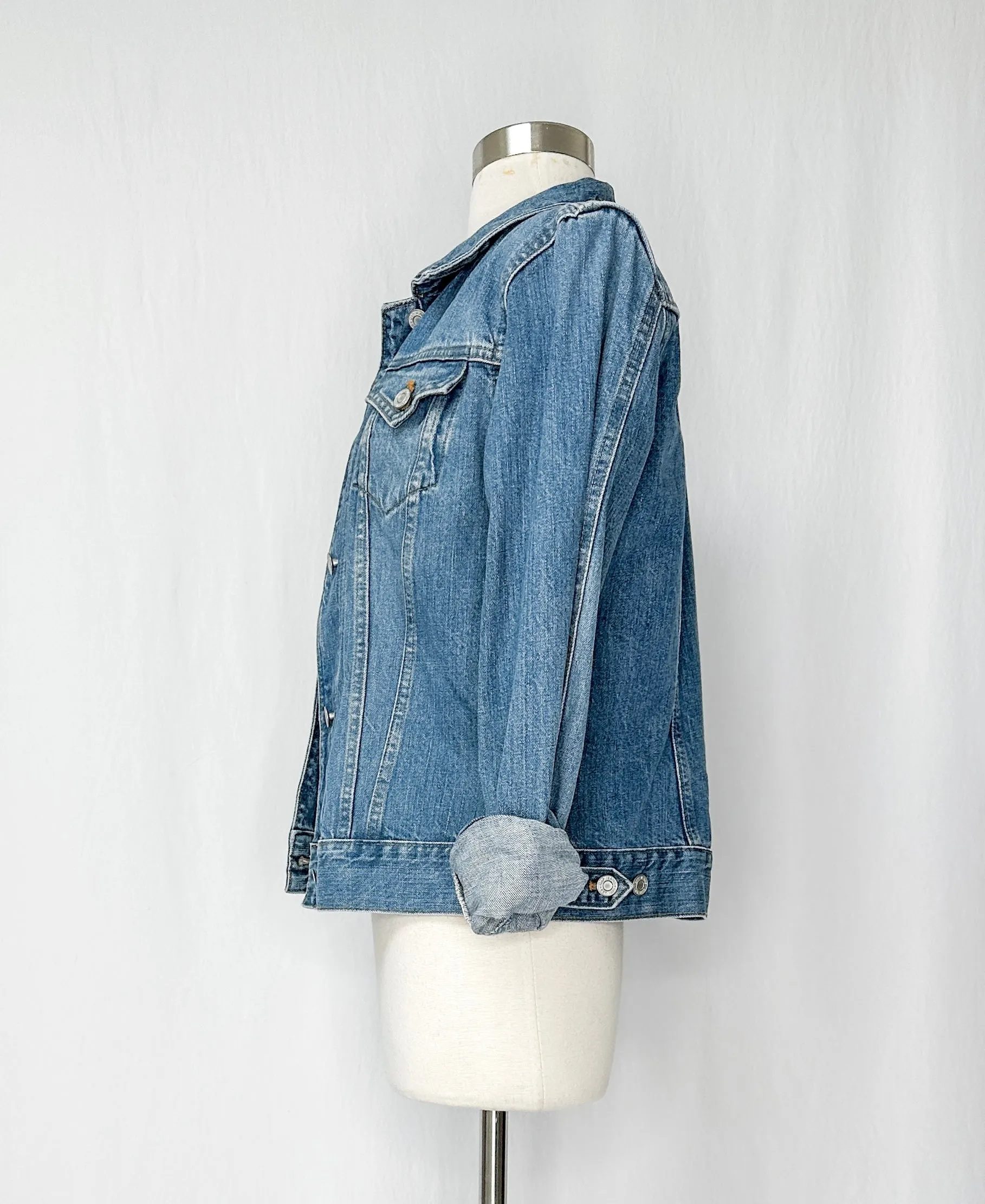 Gap Classic Denim Jacket in Medium Wash (M)