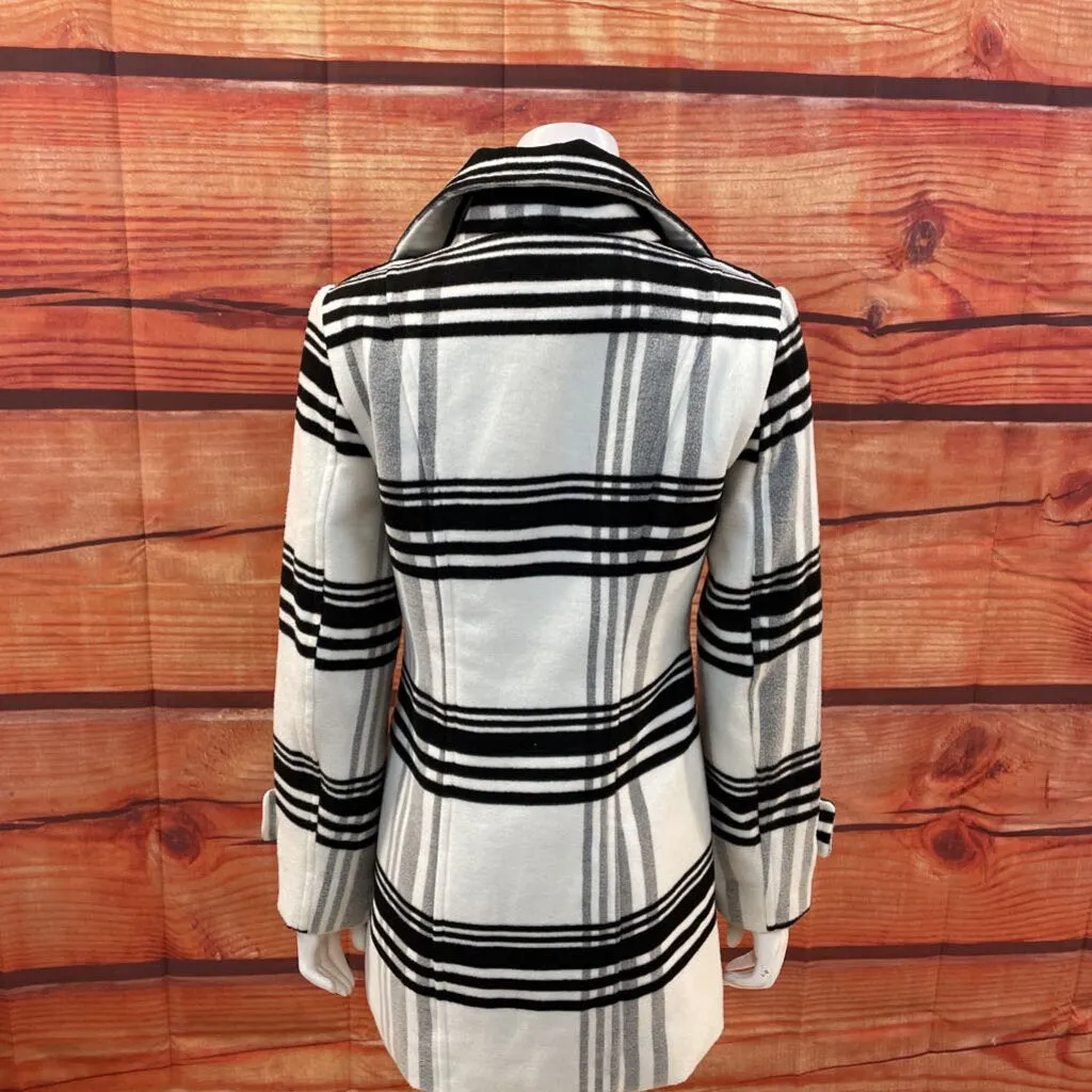 IZ BYER WHITE BLACK COAT SIZE SMALL TCC