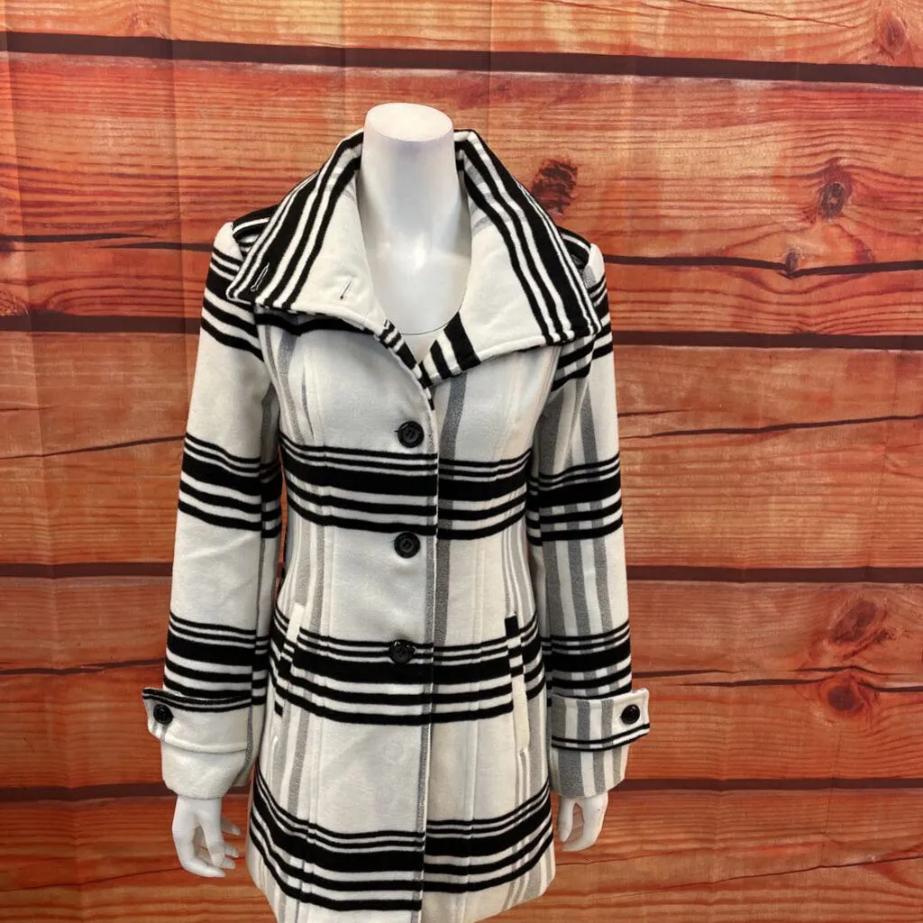 IZ BYER WHITE BLACK COAT SIZE SMALL TCC