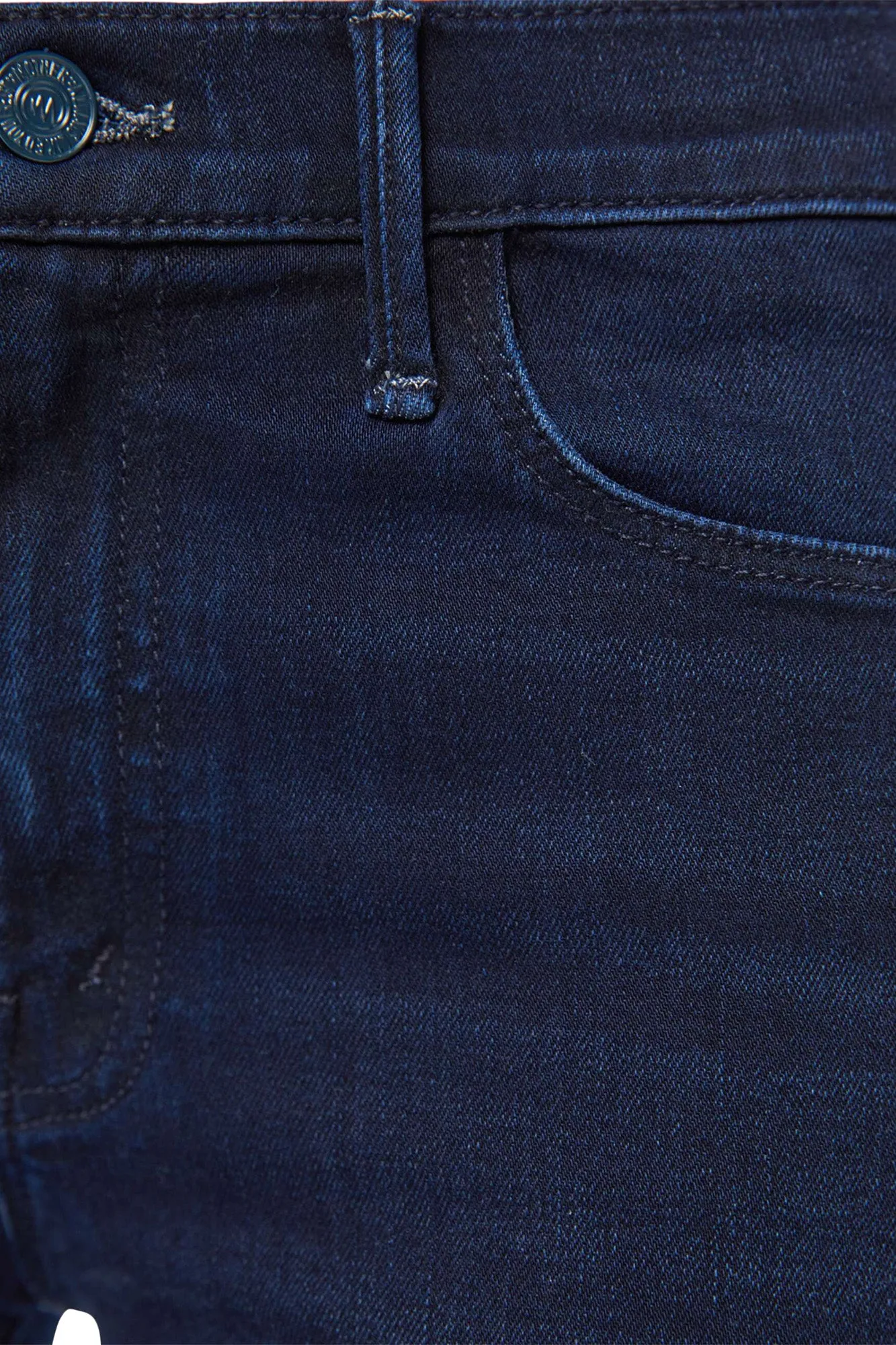 MOTHER Denim Weekender Fray in Chip on My Shoulder